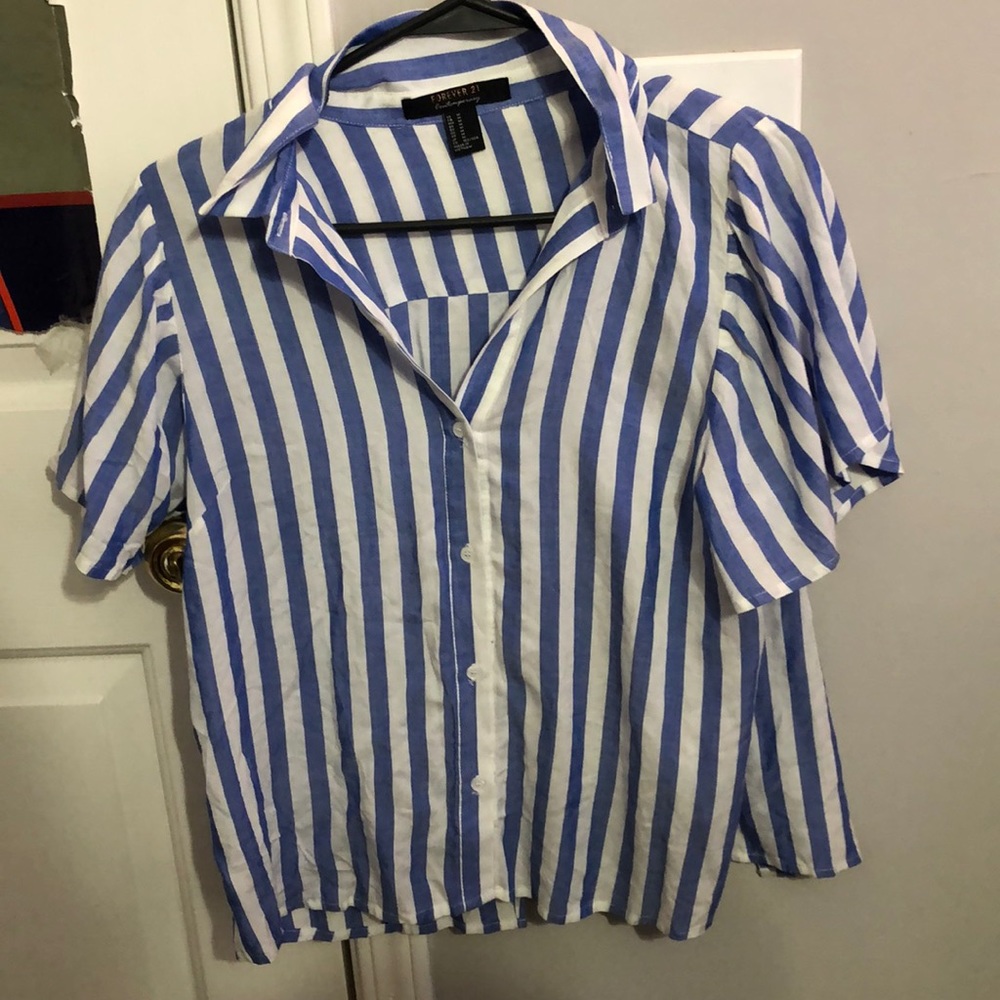 Short sleeve open back button down shirt